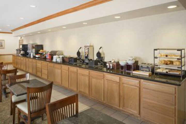 Breakfast/Coffee Service 10 of 68