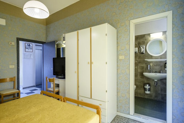 Room 10 of 41