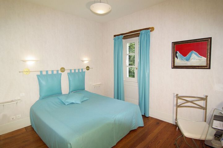 Room 10 of 92