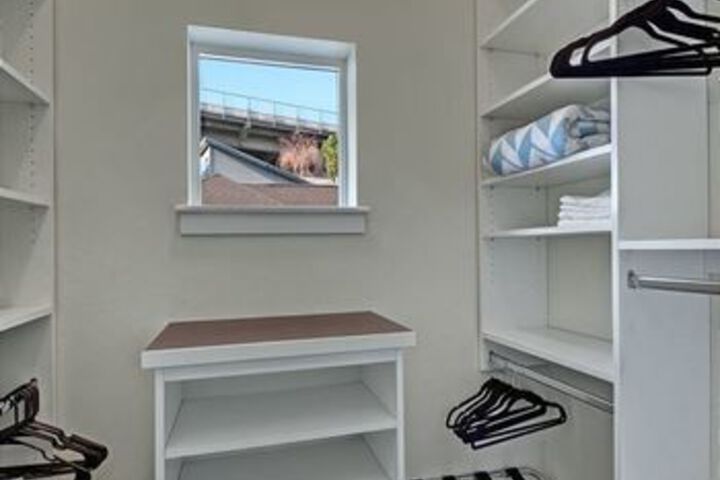 Room 12 of 18