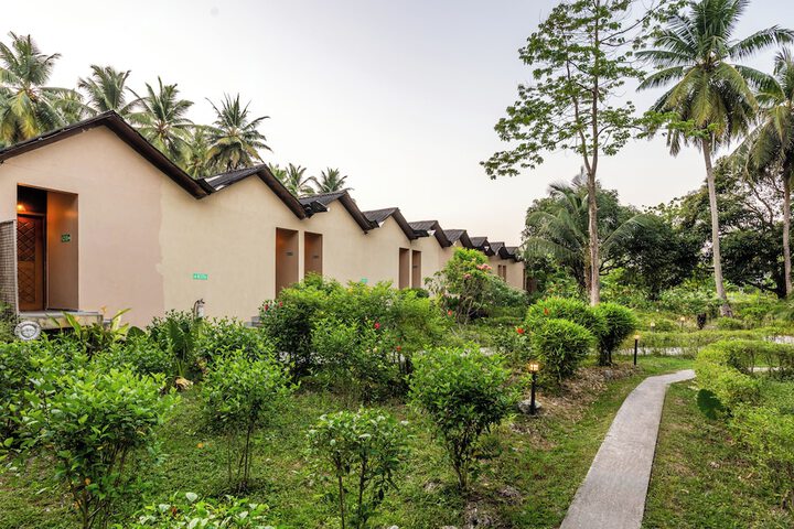 Hotel Exterior 130 of 132