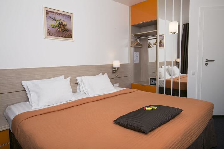 Room 16 of 46