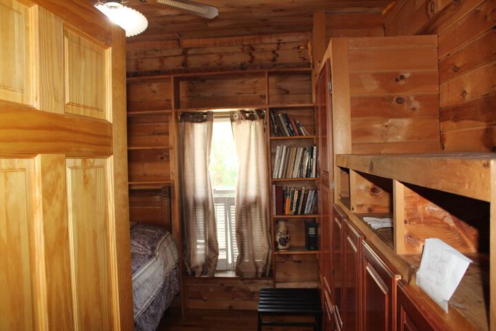 Room 13 of 128