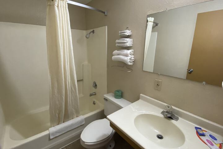 2 Double Beds (8 of 18)