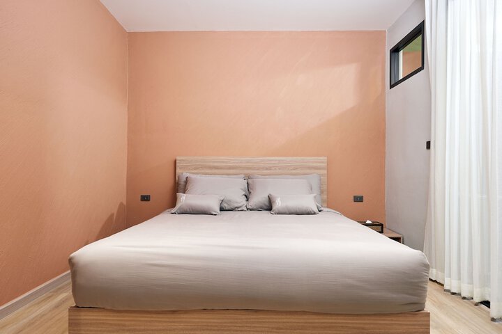 Room 3 of 52
