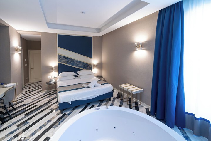 Room 44 of 101