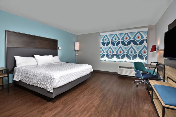 1 King Bed (7 of 7)