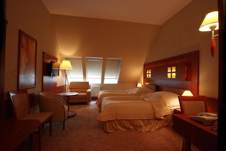 Room 12 of 42