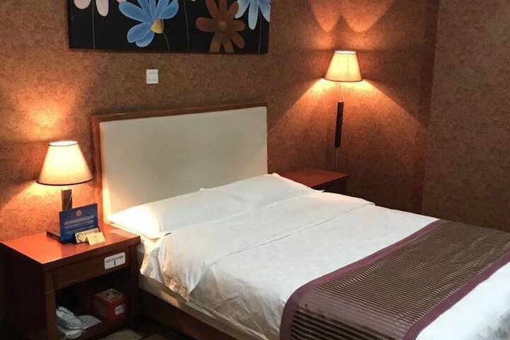 Room 17 of 27