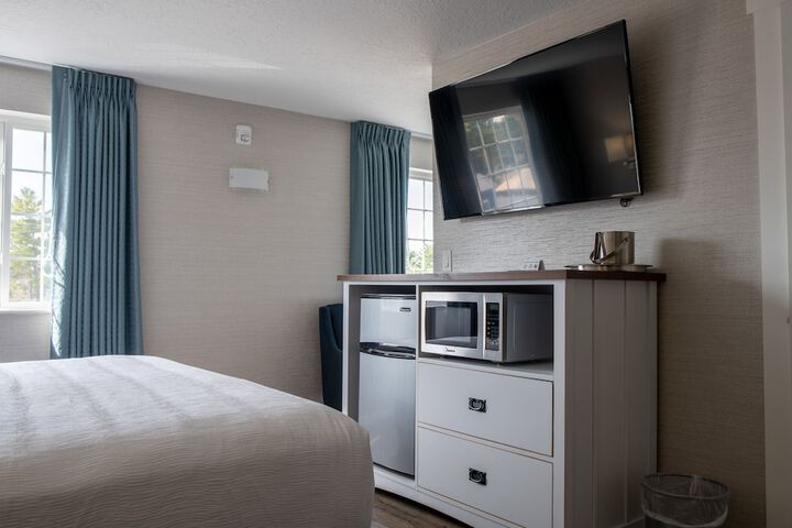 1 King Bed (5 of 28)