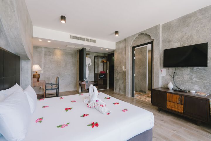 Room 104 of 196