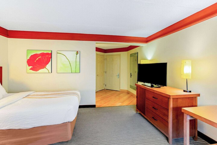 1 King Bed Accessible (4 of 8)