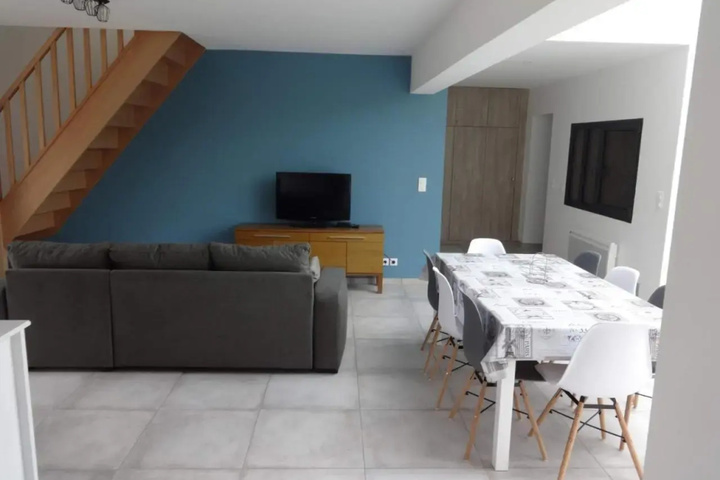 Room 5 of 16