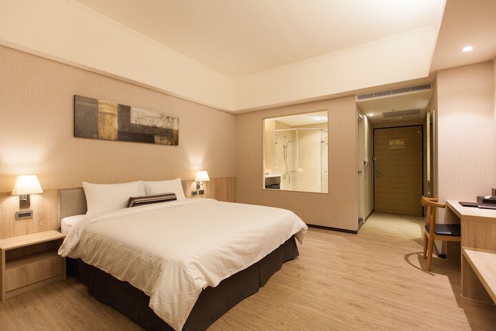 Room 12 of 32