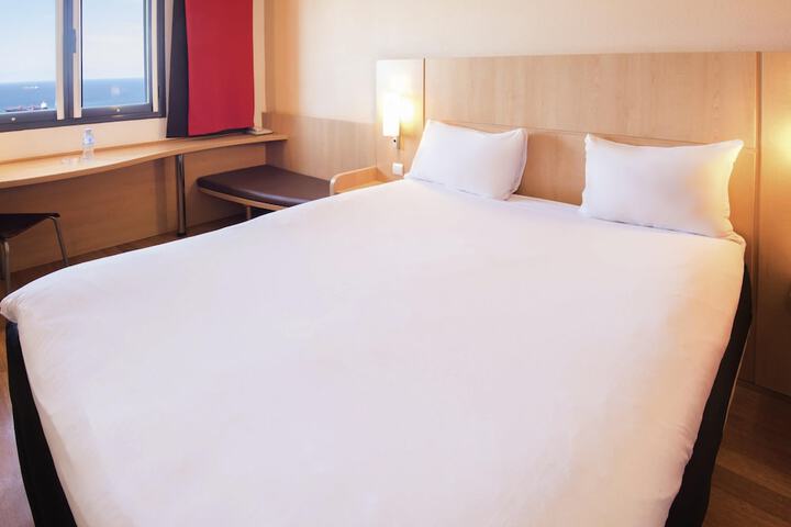 Room 8 of 44