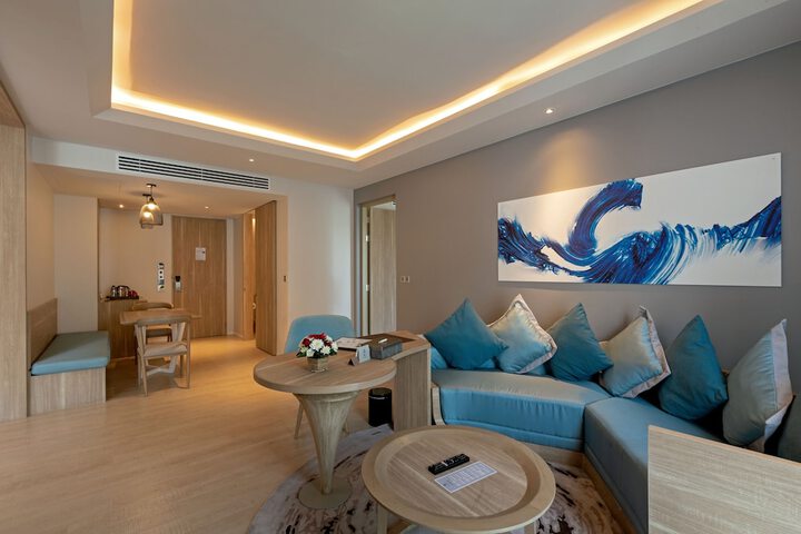 Room 43 of 183