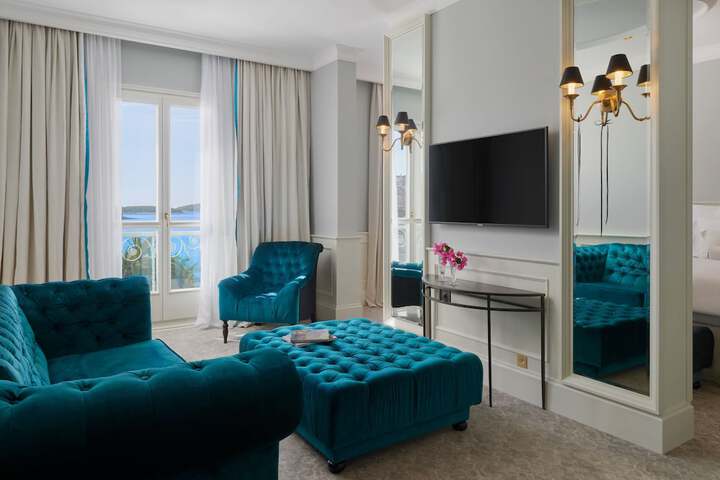 Room 27 of 62