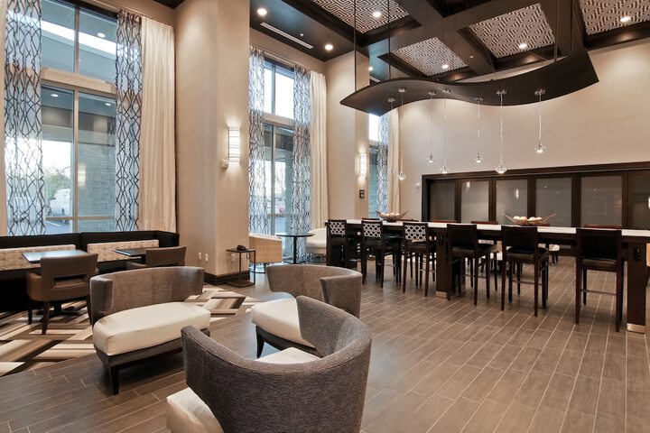 Lobby lounge