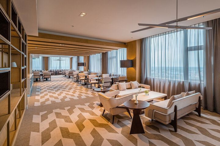 Lounge 126 of 139