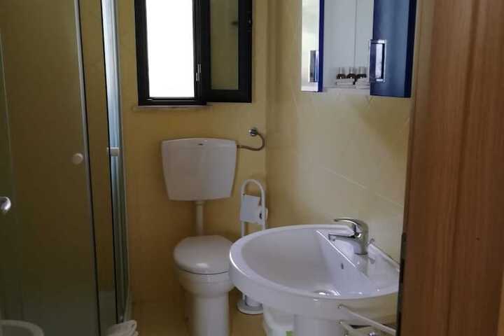 Room 42 of 93