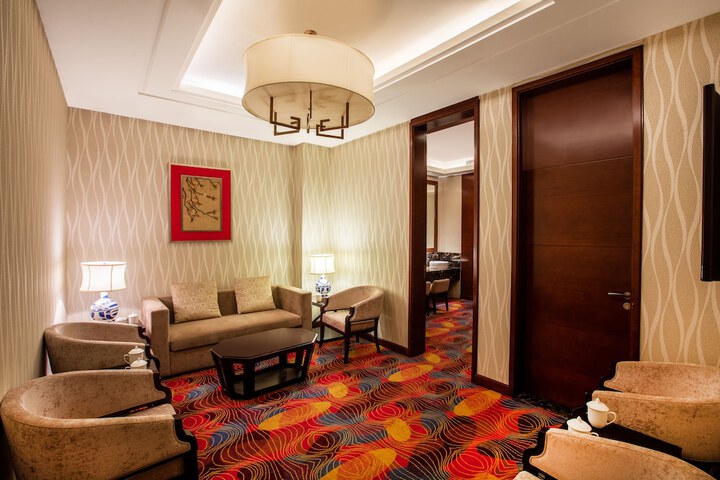 Room 3 of 66