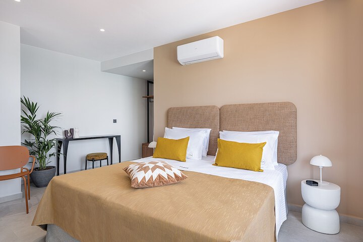 Room 3 of 70