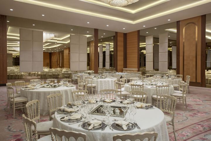 Ballroom/Hall 84 of 95