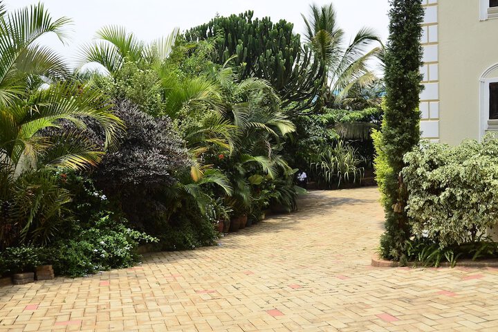 KIZUNGU INN