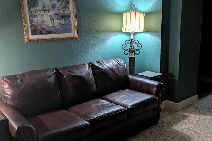 Room 10 of 16