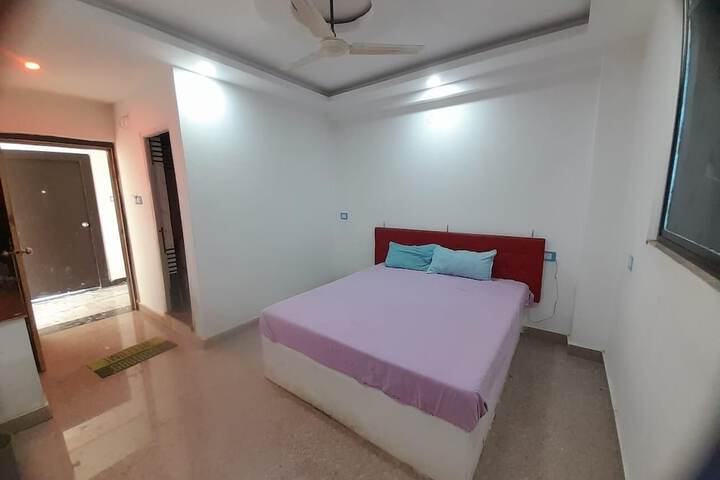 Room 6 of 9