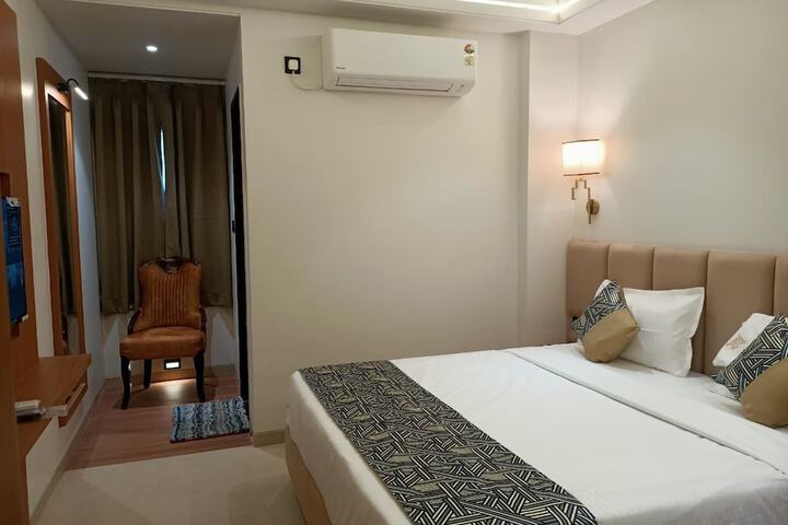 Room 15 of 30