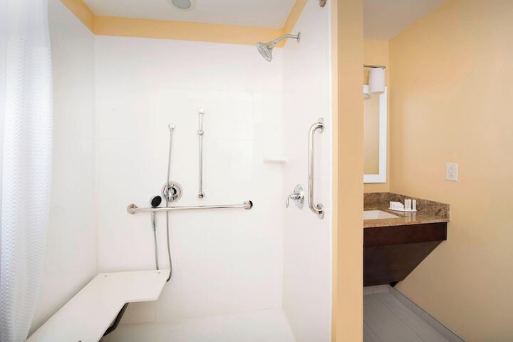 Room 15 of 28