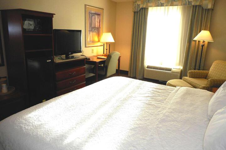 1 King Bed (6 of 13)