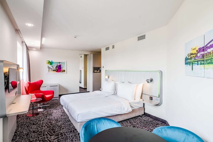 Room 19 of 50