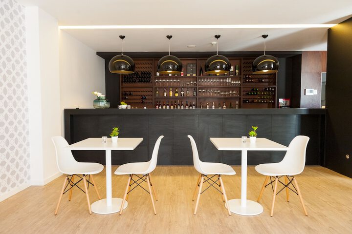 Lounge 66 of 77