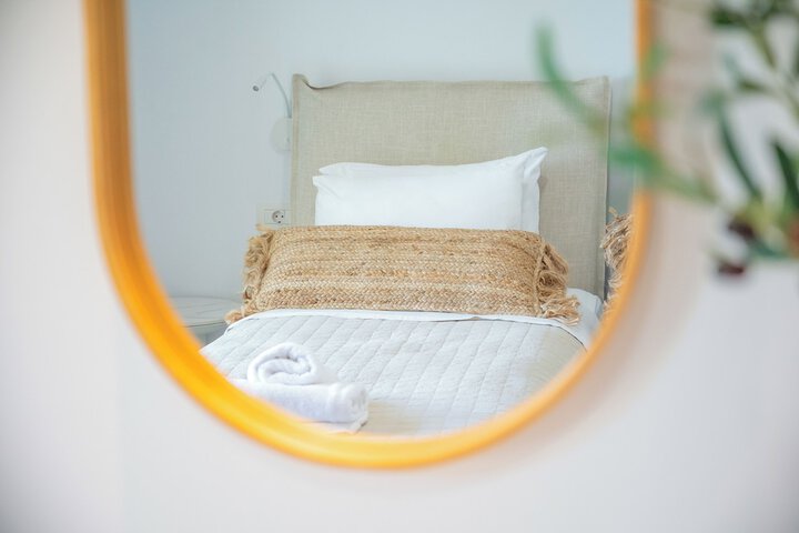 Room 25 of 194