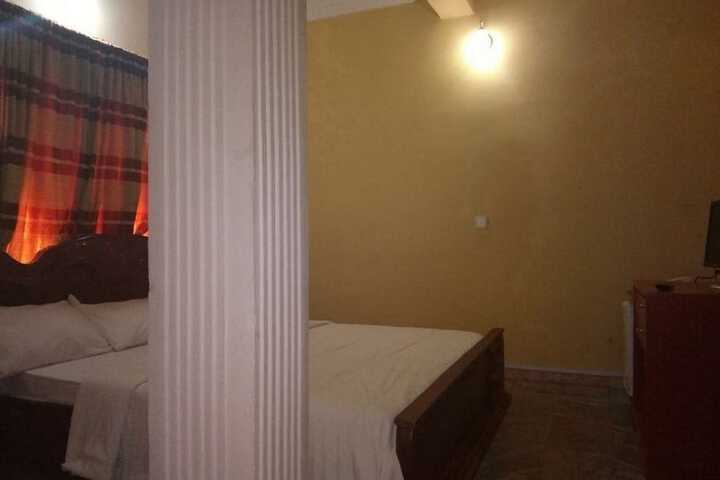 Room 9 of 16
