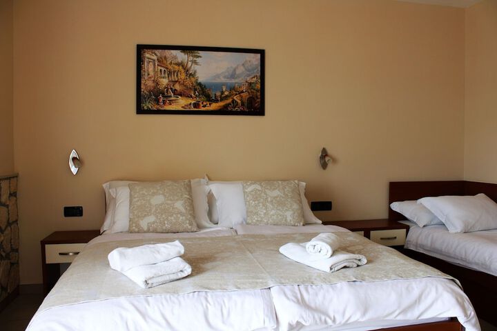 Room 8 of 74