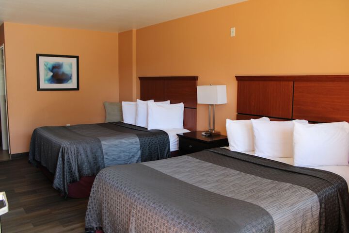 2 Queen Beds Beds (2 of 11)