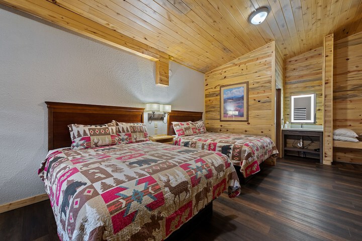 Room 34 of 153