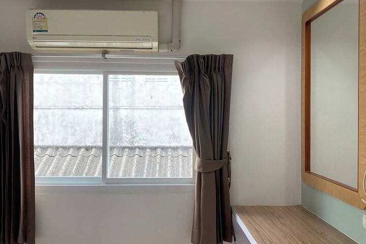 Room 2 of 28