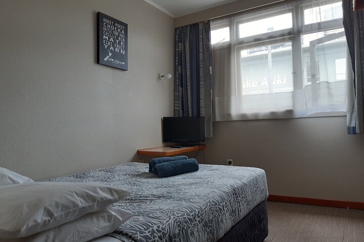 Room 10 of 76