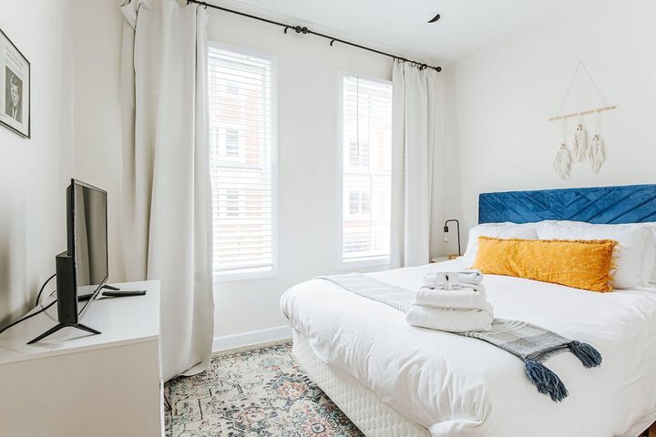 Room 2 of 32