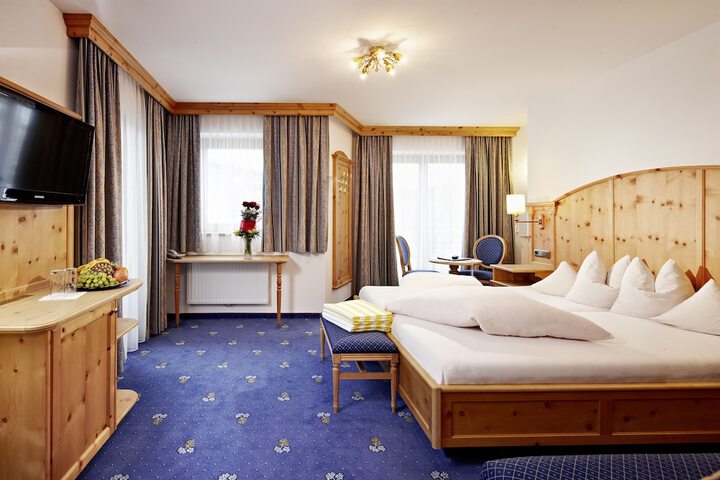 Room 6 of 28
