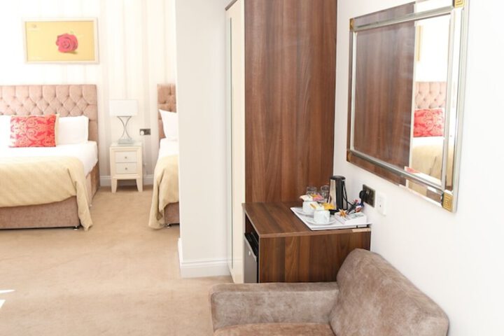 Room 12 of 65