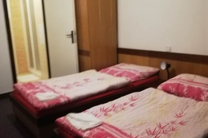 Room 24 of 76