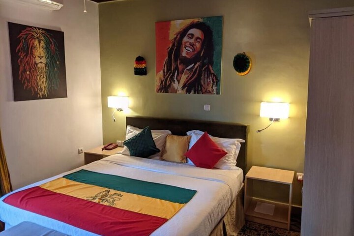 Room 10 of 26
