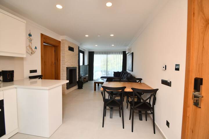 Room 15 of 32