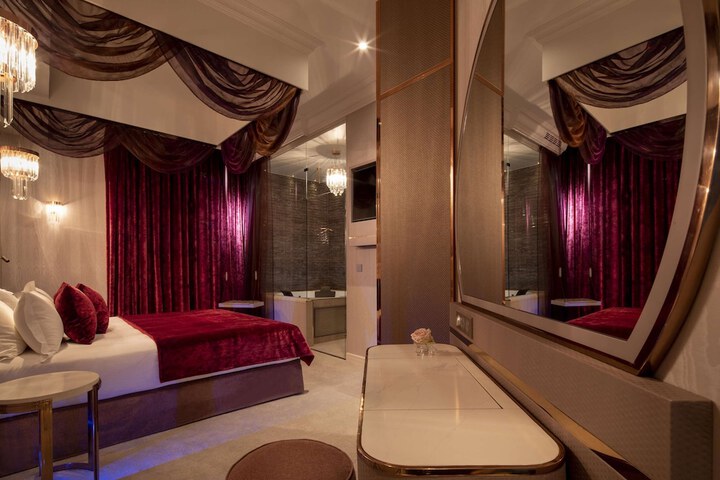 Room 42 of 94