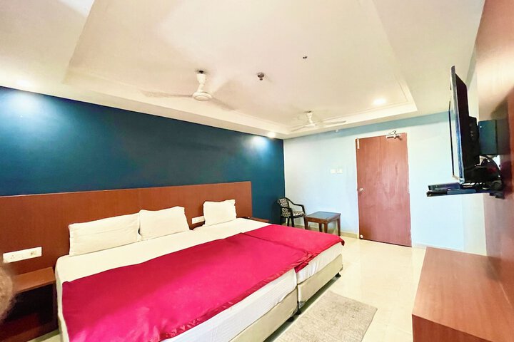 Room 32 of 76